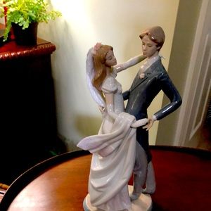 Lladro:  I Love You Truly Couple Figurine